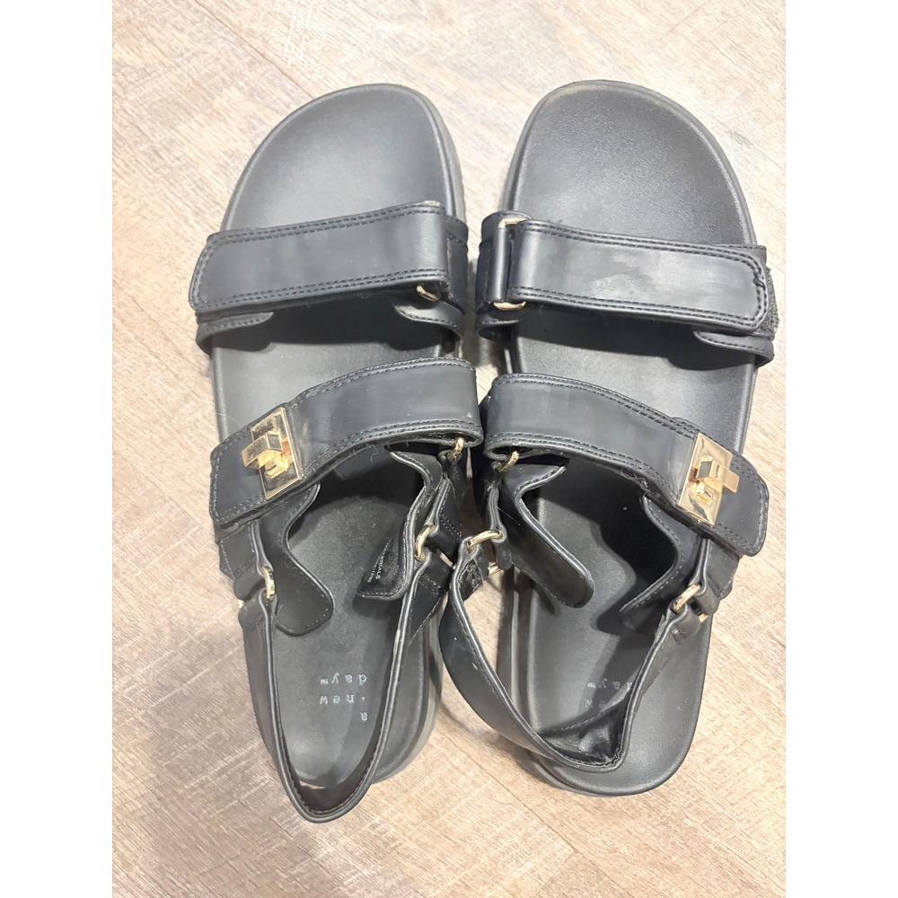 A New Day Black Slingback Platform Sandals Gold Turn Lock Hardware Strappy 11